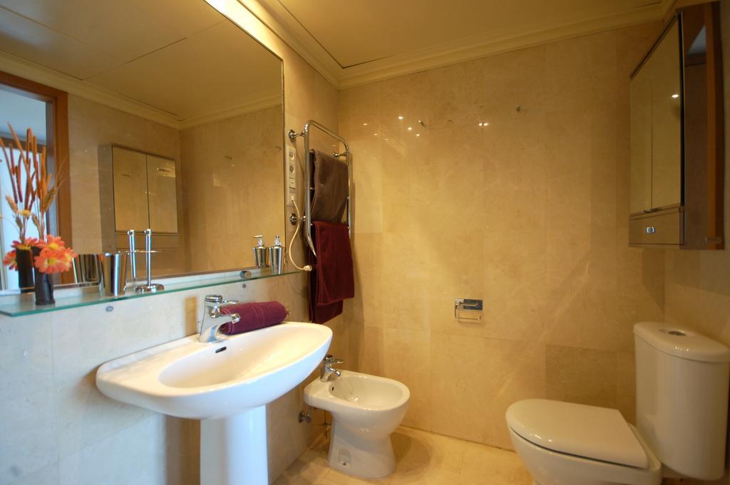 Lets Holidays Apartment Sea Views In Barcelona Room photo